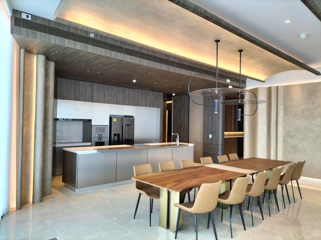 Modern house living room by SweetHouseClass, with spacious seating and minimalist decor